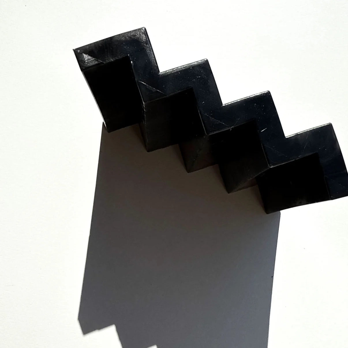 Bauhaus ZigZag soap dish black recycled plastic side