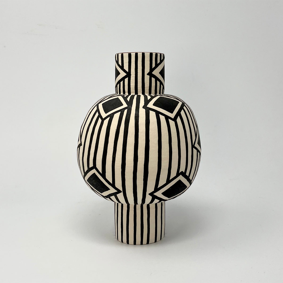 Diamond/Striped Pot