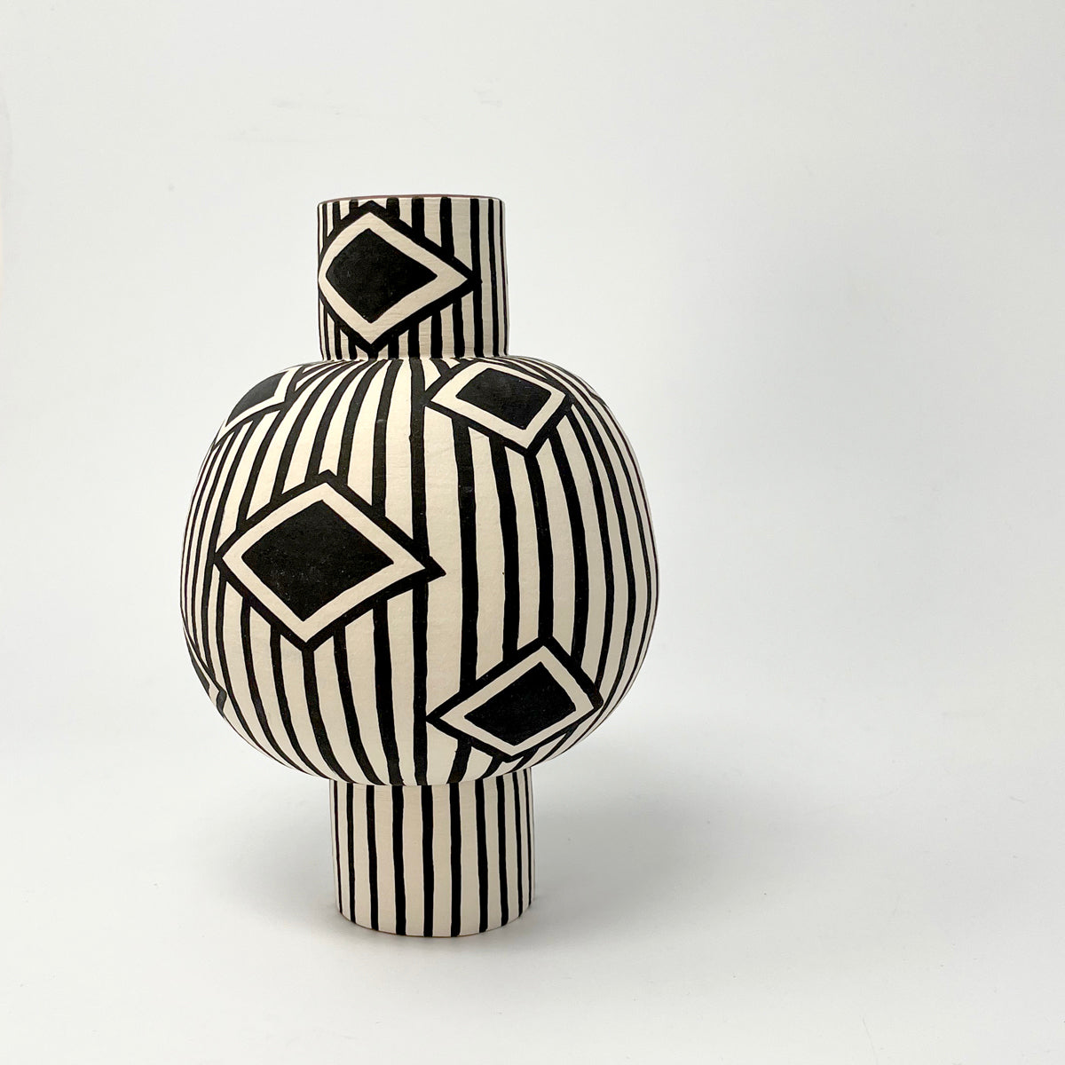 Diamond/Striped Pot