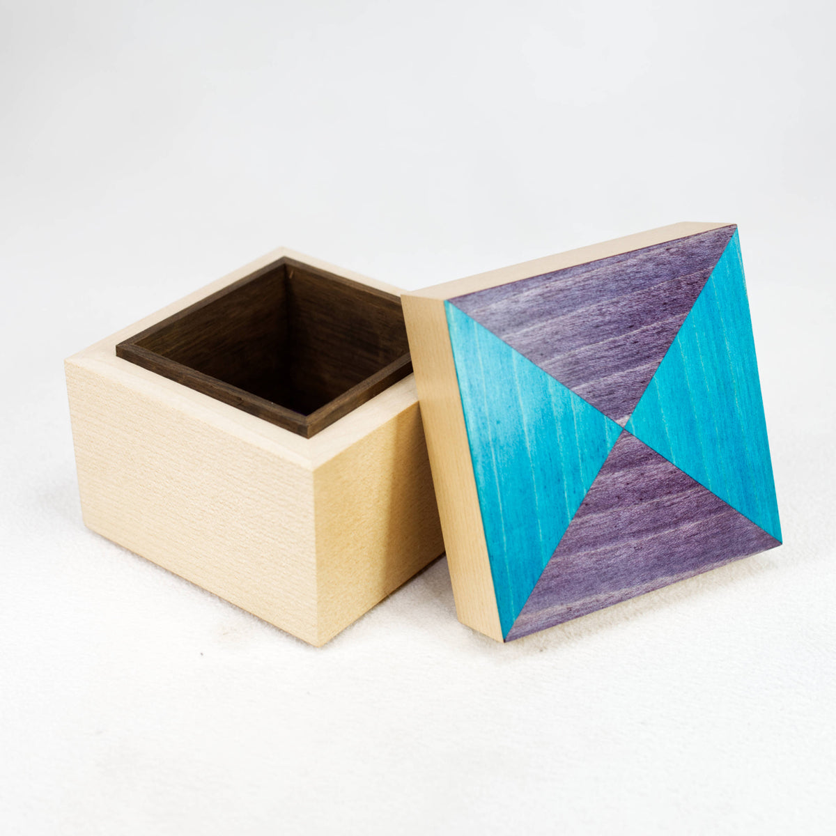 Lilac Pyramid Cube Box